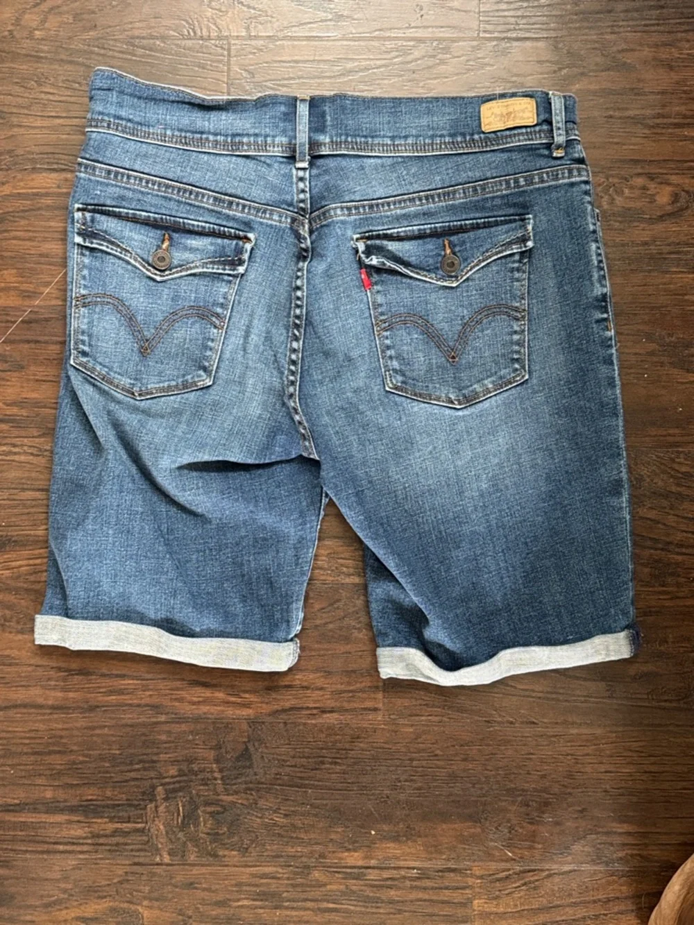 Levi's Women's Denim Bermudas - Dark Blue Wash - Picture 4 of 8